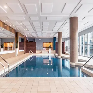 ***** Hotel Warwick Le Crystal - Canada